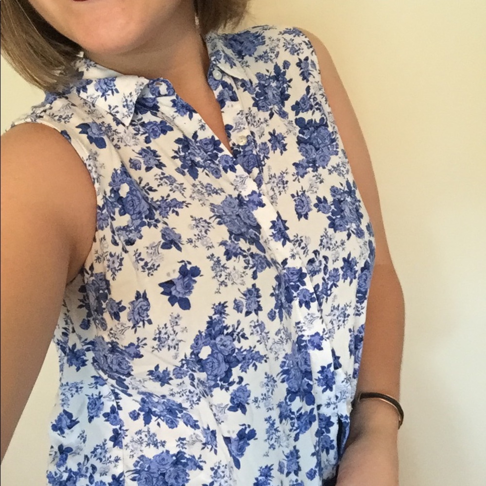 Button-down, sleeveless/backless top, floral print